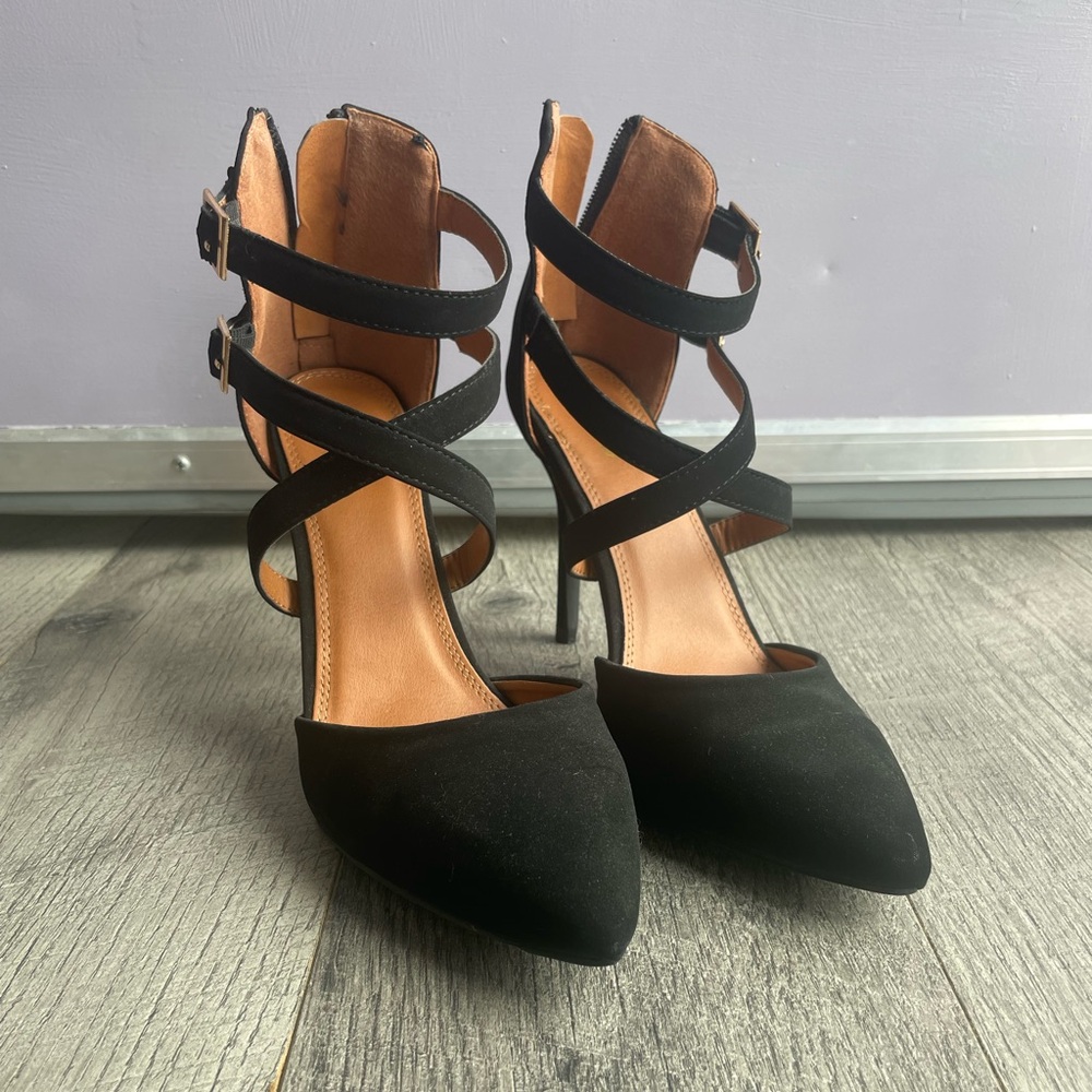Ollio Black Strappy Pointed-Toe Ankle-Heel Pumps